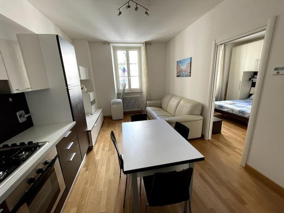 Via Milano Apartment Триест Екстериор снимка