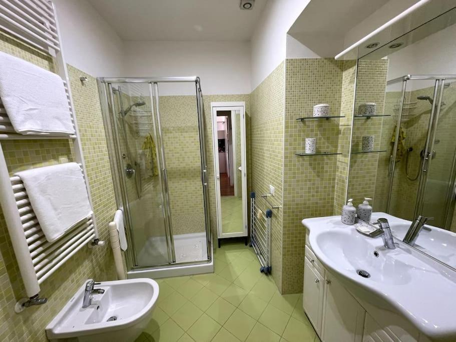 Via Milano Apartment Триест Екстериор снимка